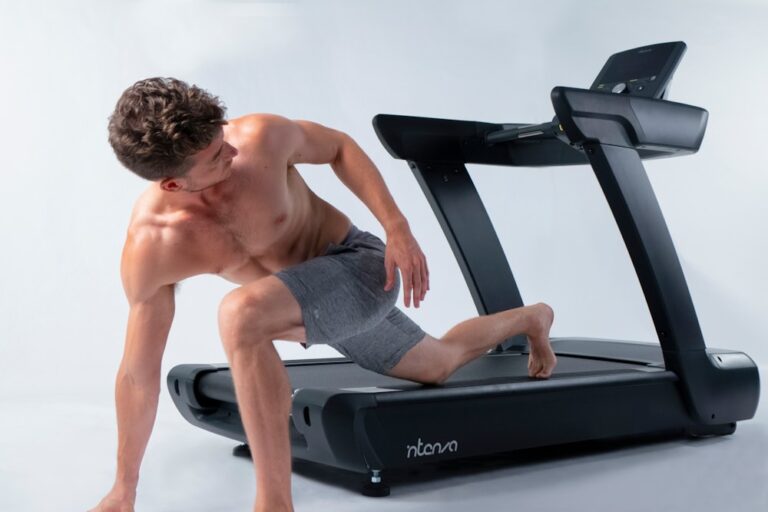 Why Walking Backwards Should Be Part of Your Fitness Routine 1 2z lf8e5fds