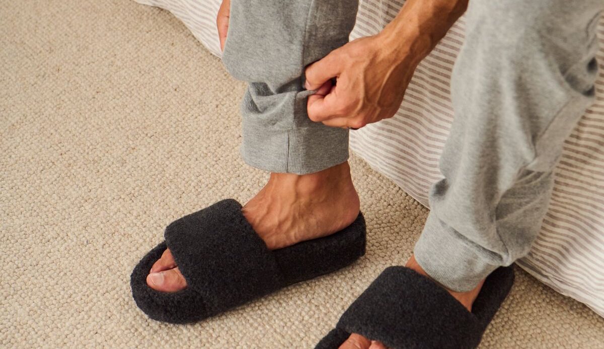 The Ultimate Guide to Men’s Sandals: Style, Materials, and How to Choose the Right Pair 1 3abca3e88c6753e17ffc05c82bb6bea5 e1759471219604